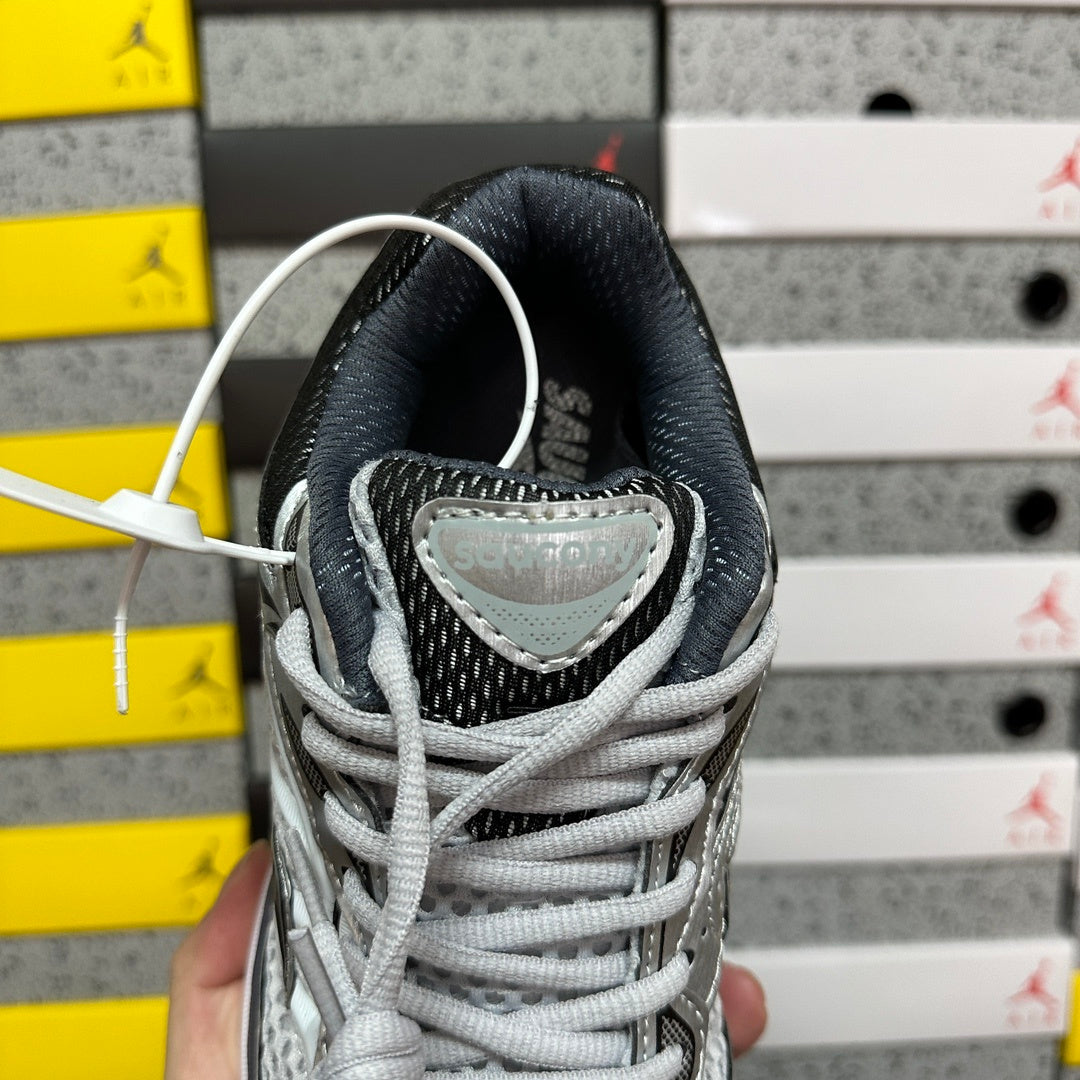 Saucony Omni 9 grise