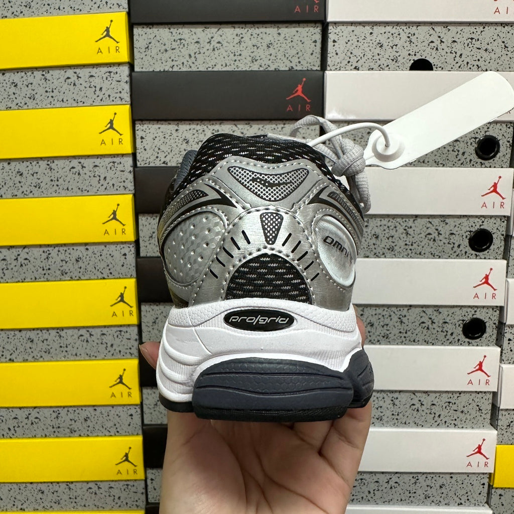 Saucony Omni 9 grise