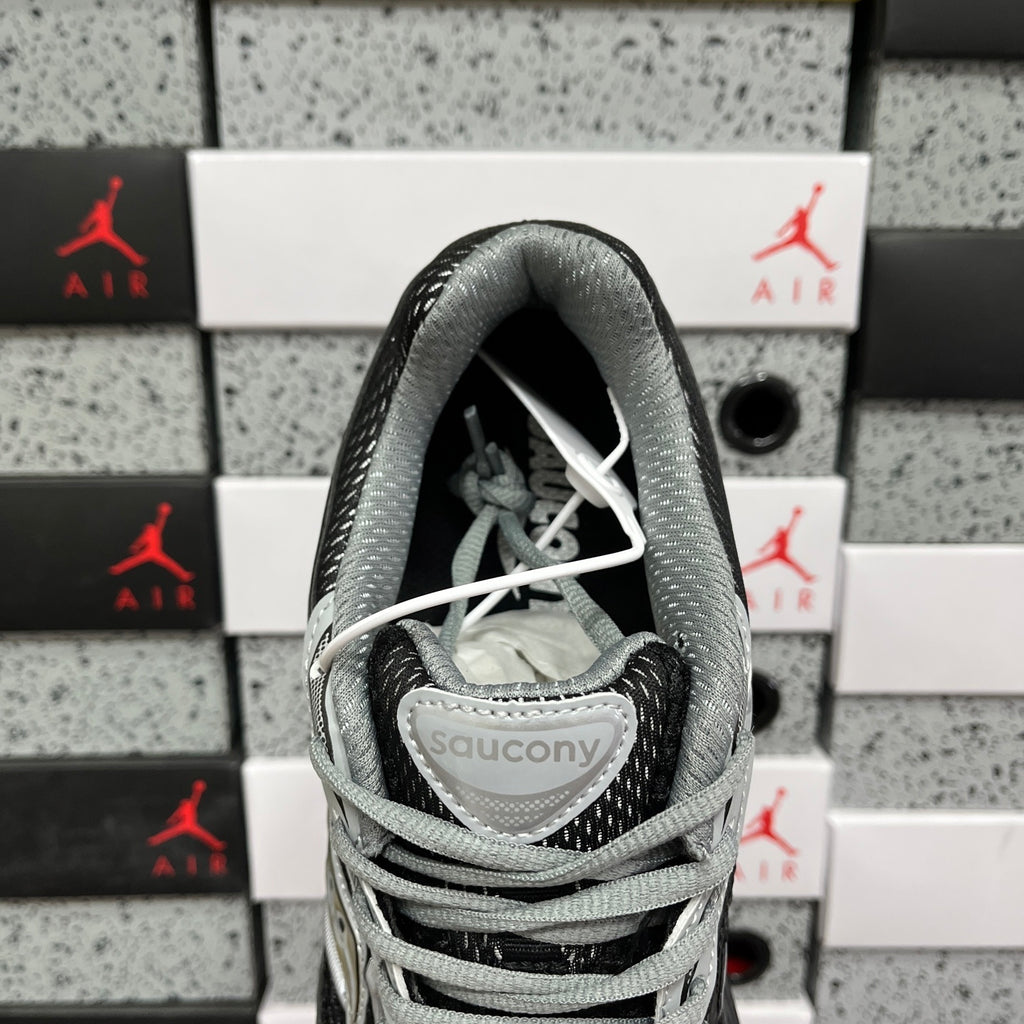 Saucony Omni 9 black / silver