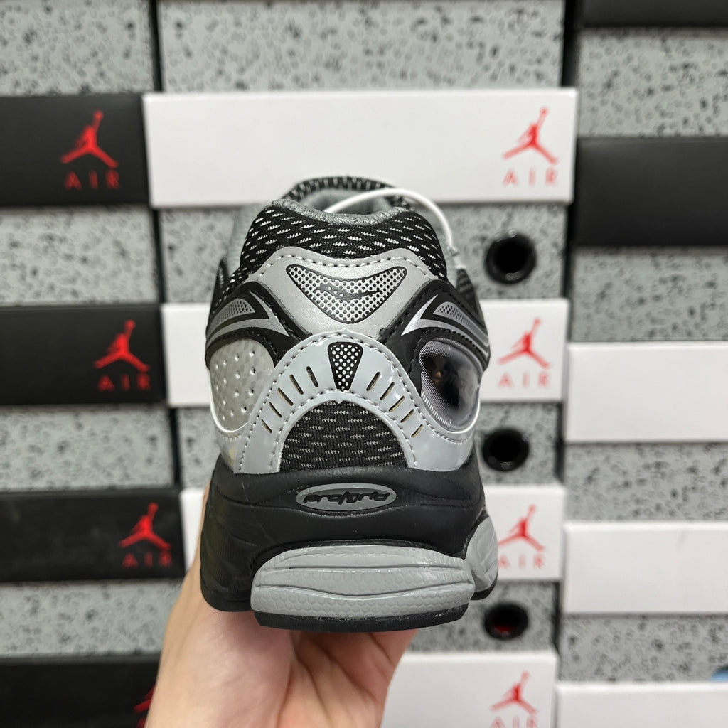 Saucony Omni 9 black / silver