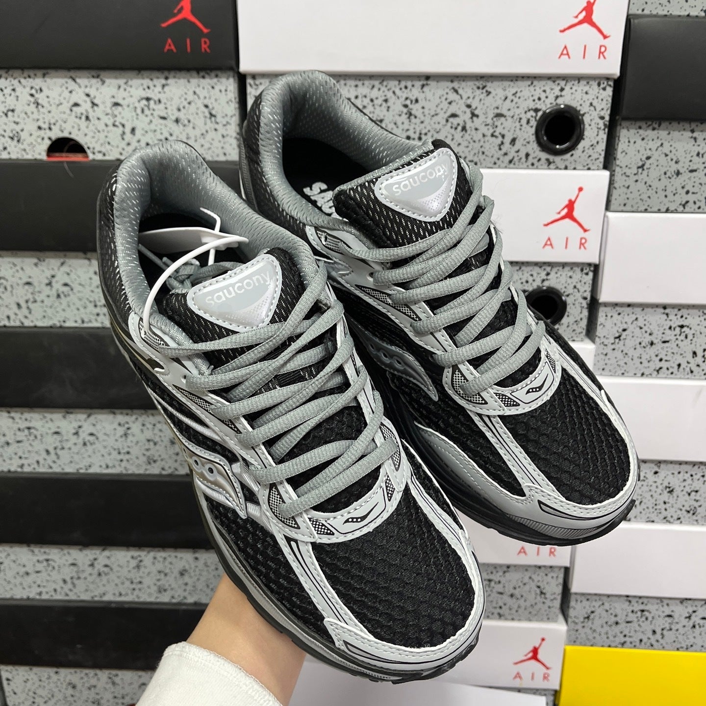 Saucony Omni 9 black / silver