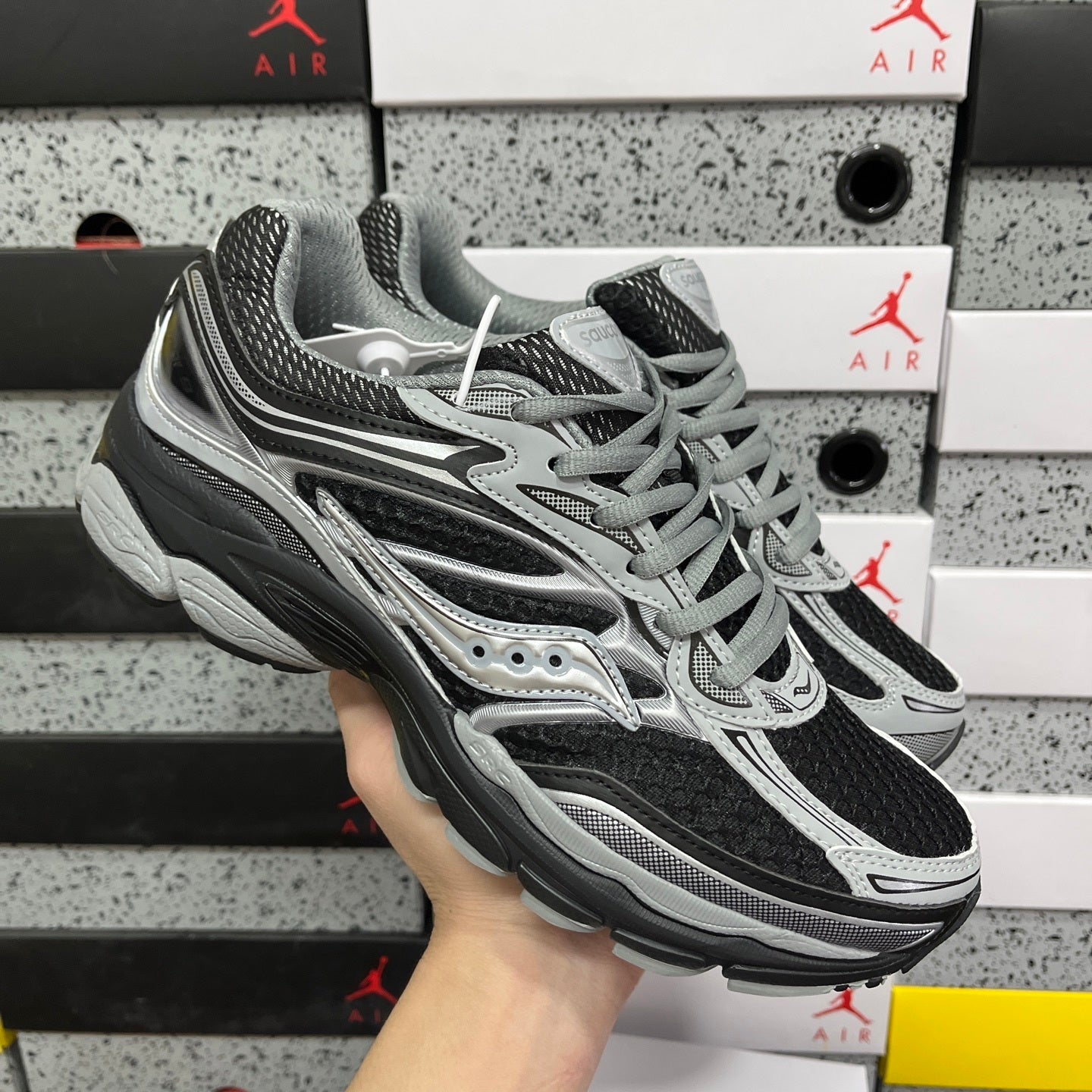 Saucony Omni 9 grise et noir