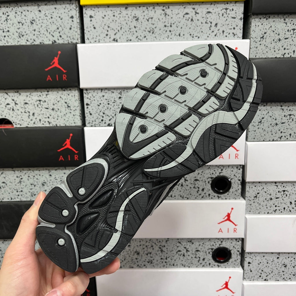 Saucony Omni 9 black / silver