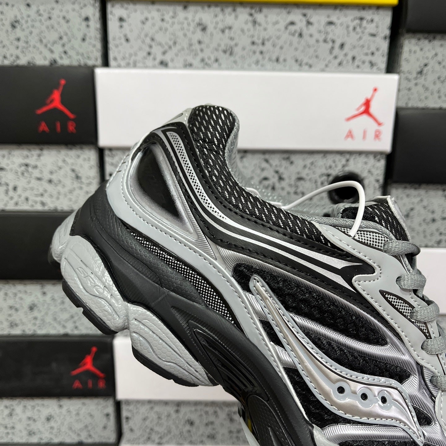 Saucony Omni 9 black / silver