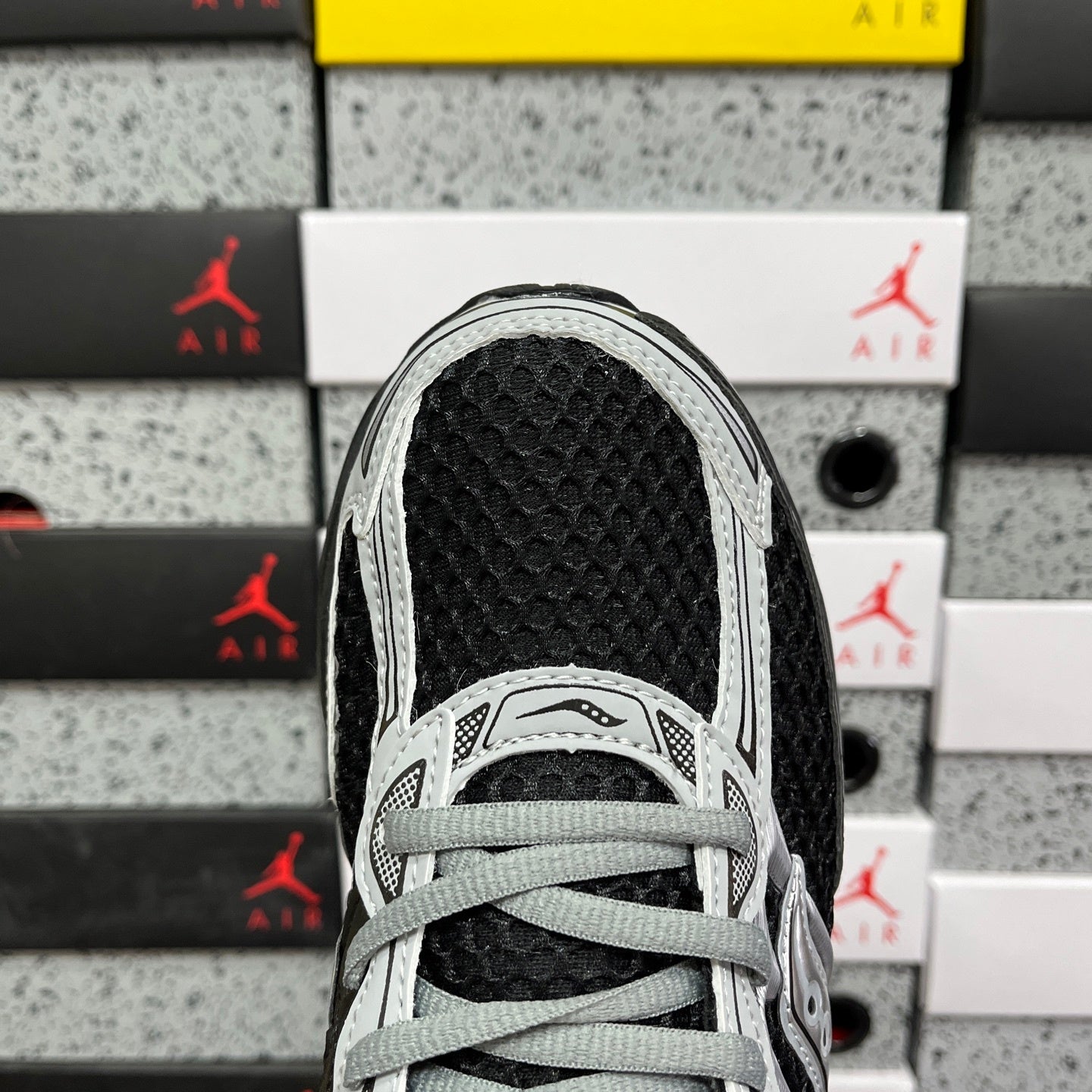 Saucony Omni 9 black / silver