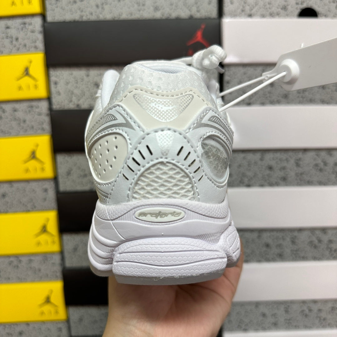 Saucony Omni 9 White