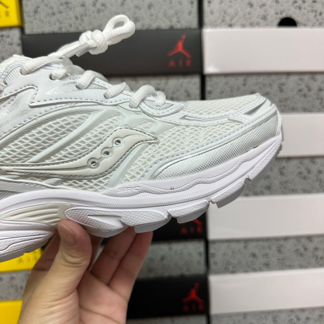 Saucony Omni 9 White