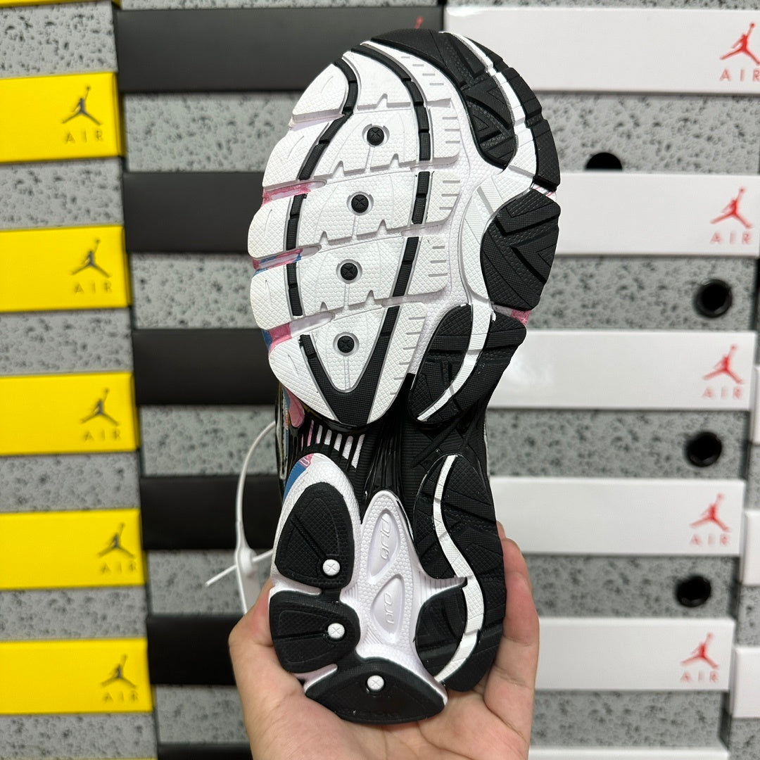 Saucony Omni 9 blue and pink