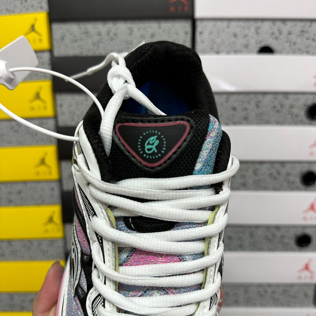 Saucony Omni 9 blue and pink