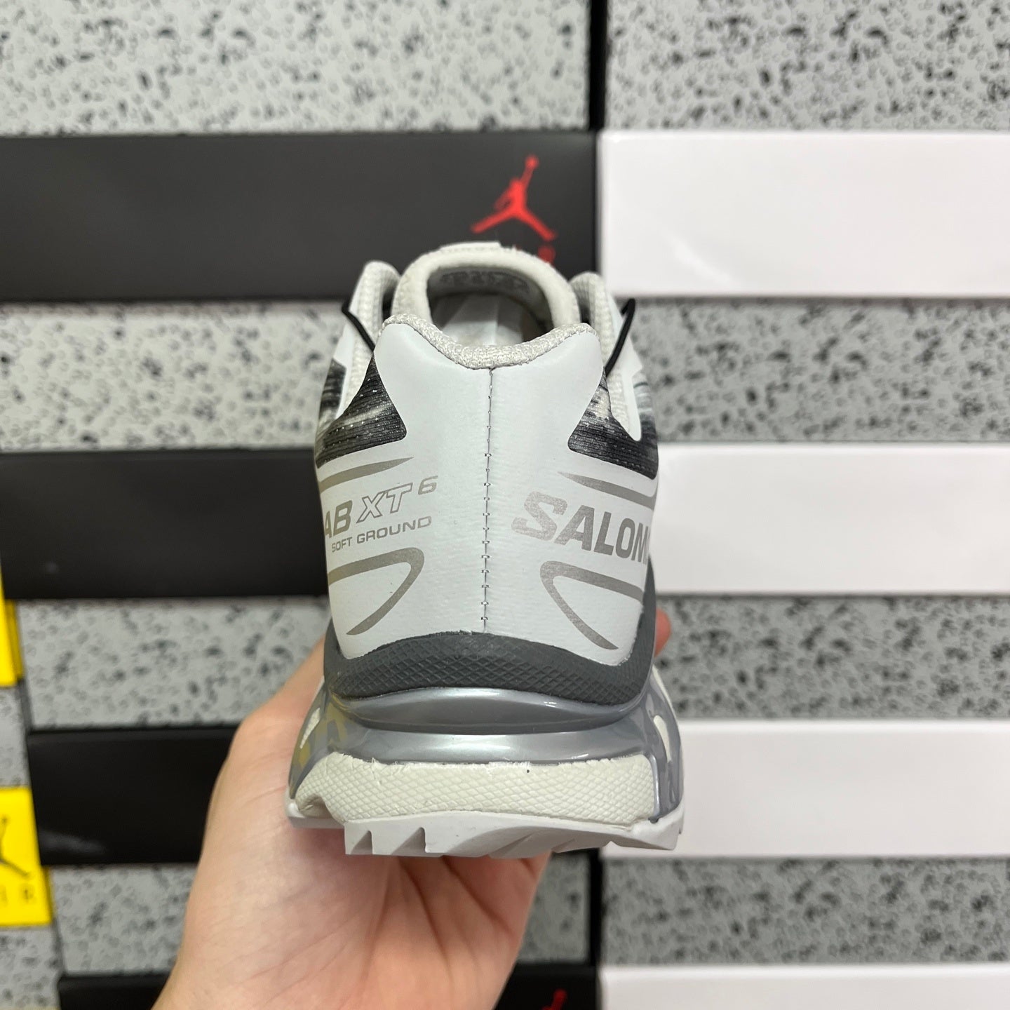 Salomon XT-6 blanc et pierre