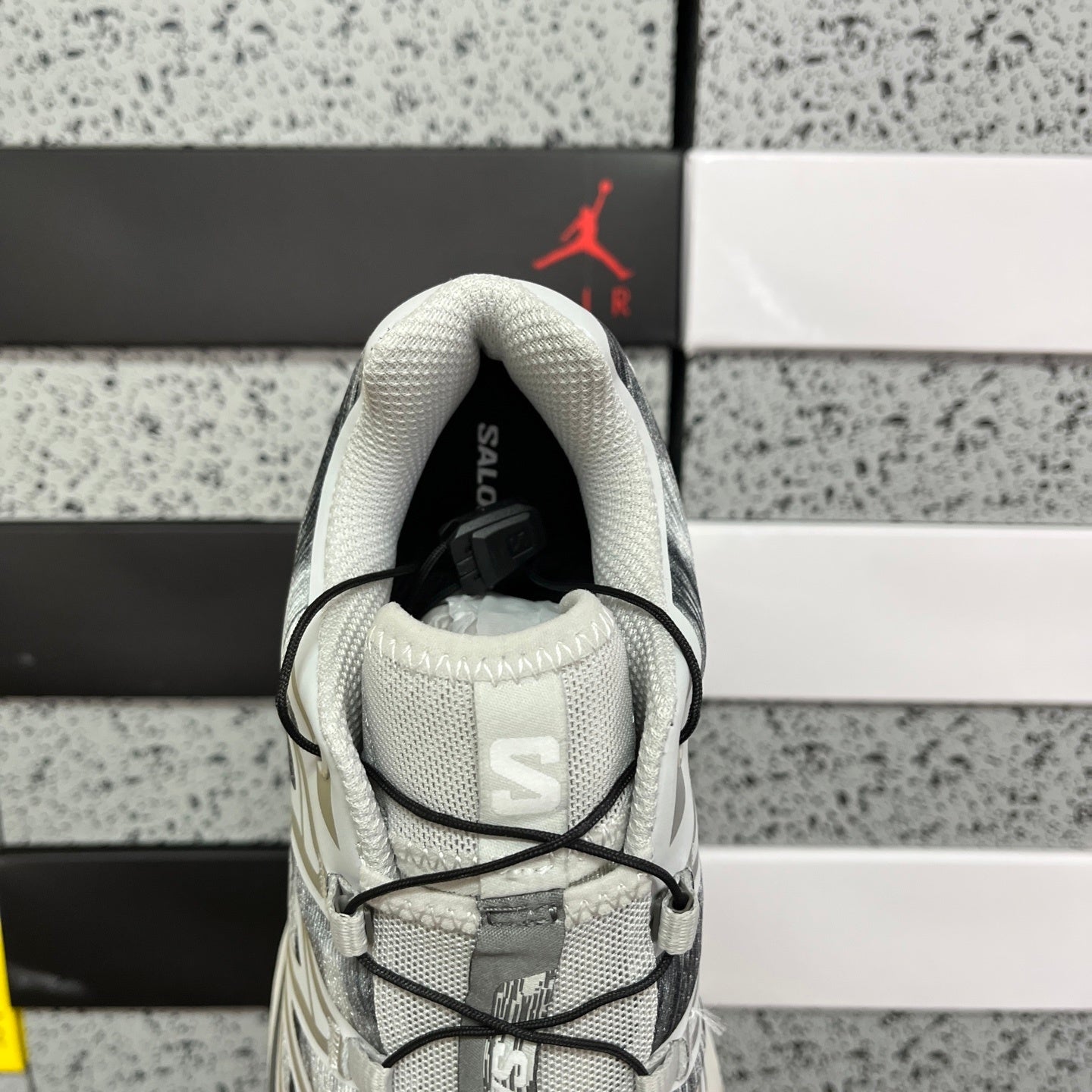 Salomon XT-6 blanc et pierre