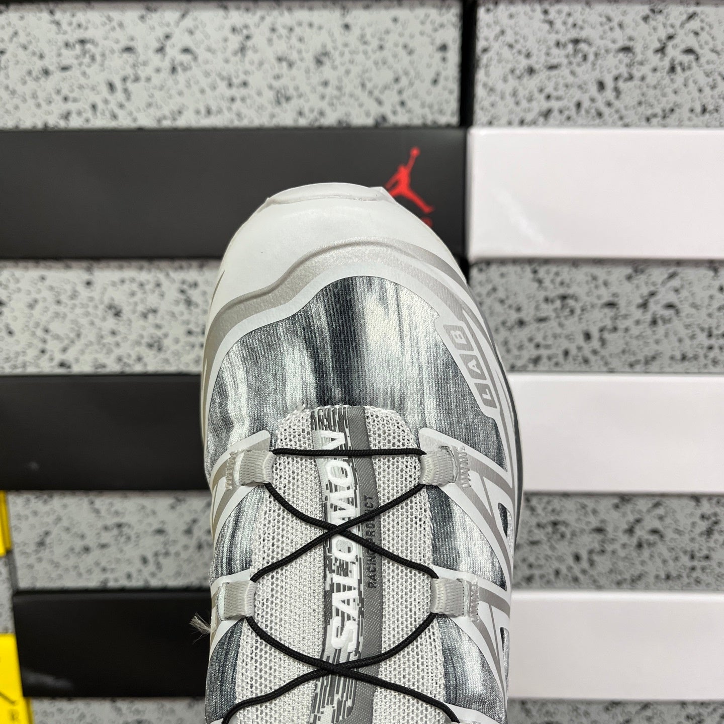 Salomon XT-6 blanc et pierre